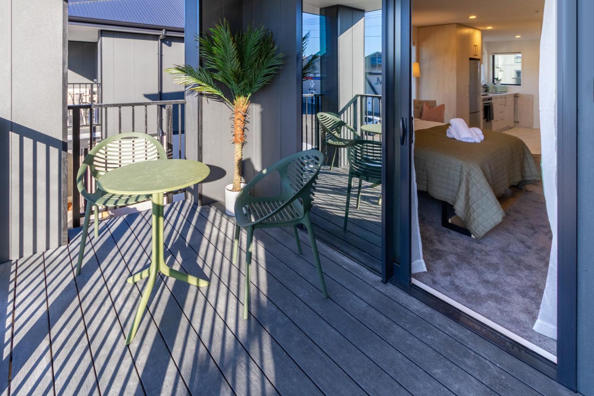Luxury Studio With Balcony - Close To Supermarket Christchurch Exteriér fotografie