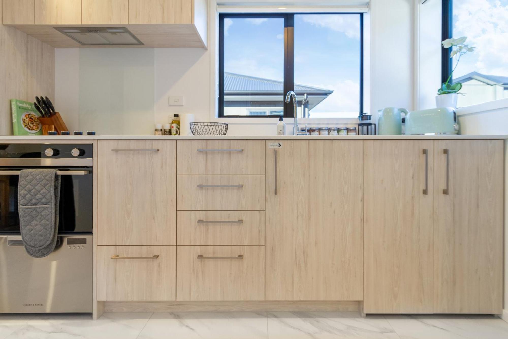 Luxury Studio With Balcony - Close To Supermarket Christchurch Exteriér fotografie