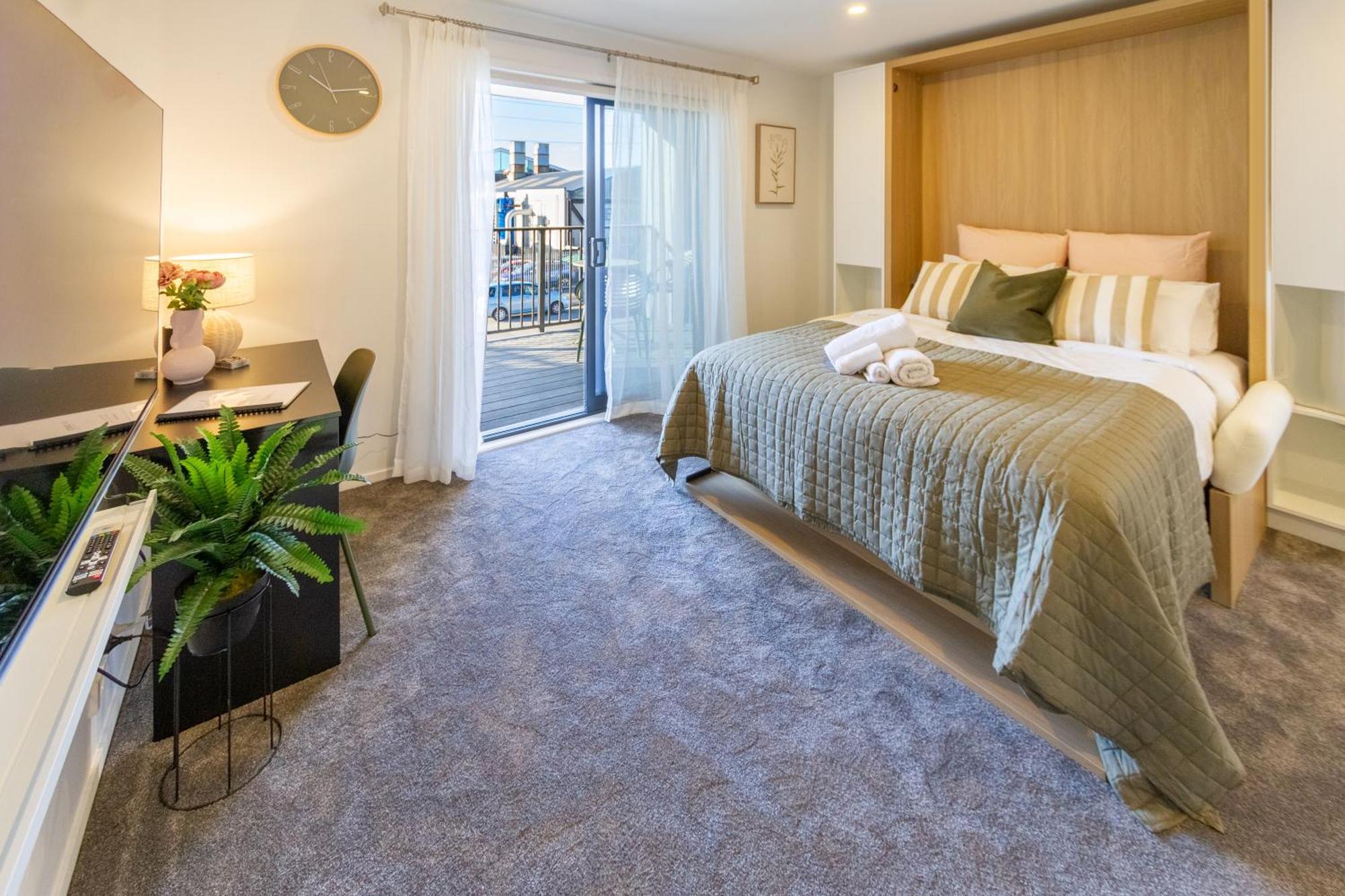 Luxury Studio With Balcony - Close To Supermarket Christchurch Exteriér fotografie