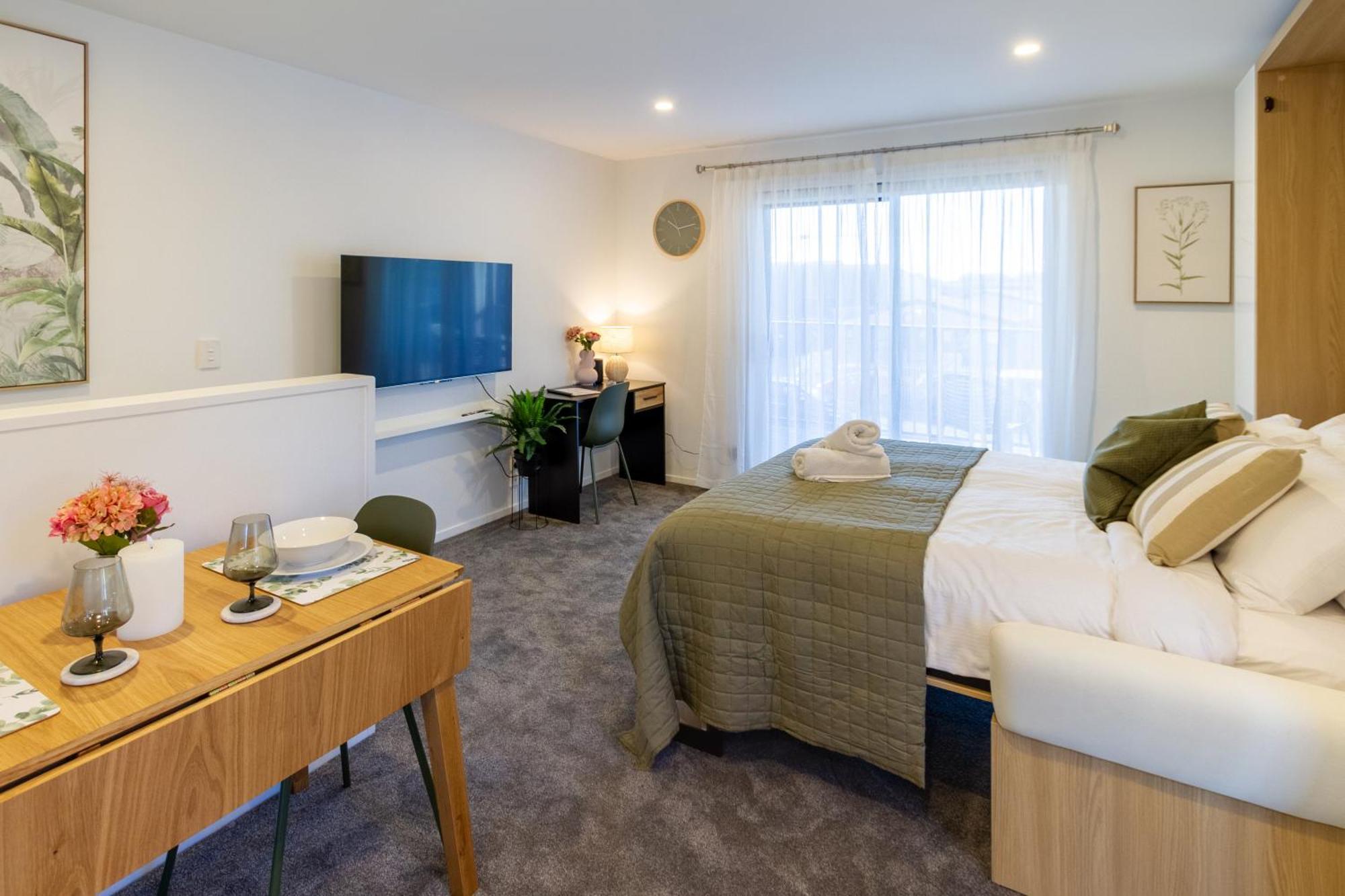 Luxury Studio With Balcony - Close To Supermarket Christchurch Exteriér fotografie